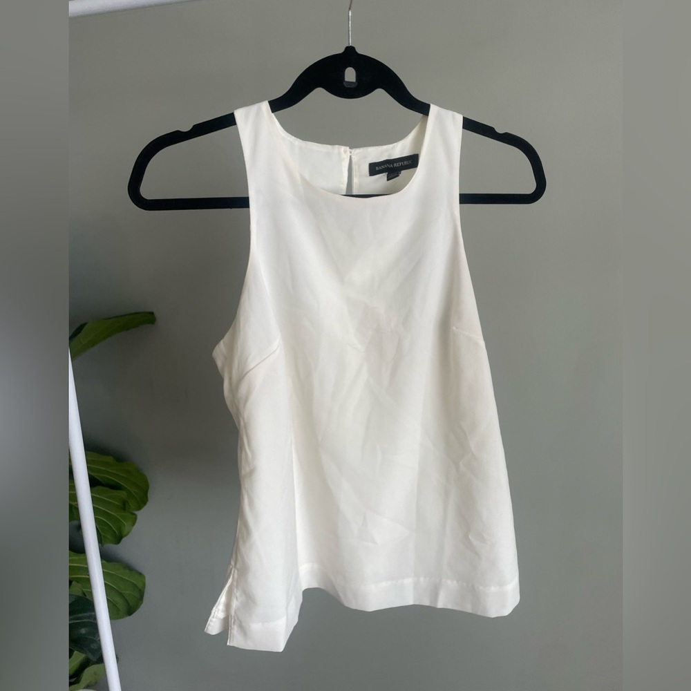 Banana Republic Sleeveless Ivory Camisole. Size XS.